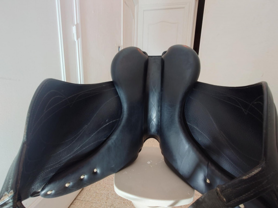 Selle dressage Antares 17 pouces occasion