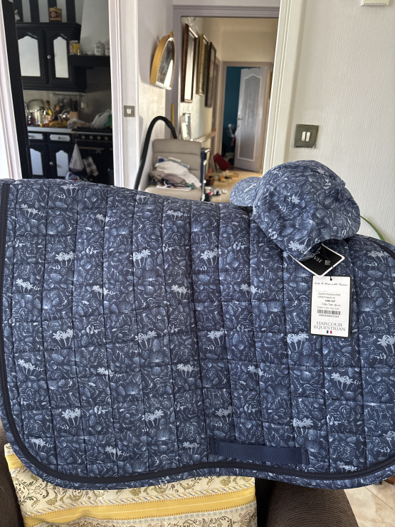 Tapis de selle Harcour bleu (cheval)& casquette neuf occasion