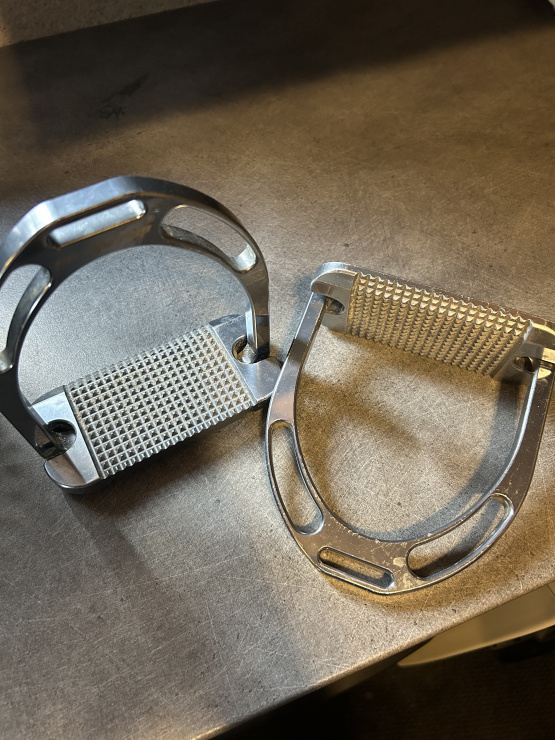 Étriers Jin Stirrup métal occasion