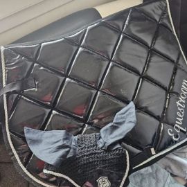 Lot tapis de selle & bonnet Equestroom noir (poney)