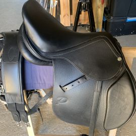 Selle mixte Privilège Equitation 17 pouces (2024)
