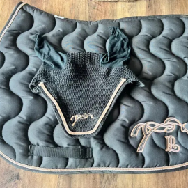Lot tapis & bonnet Pénélope Leprevost noir (cheval)