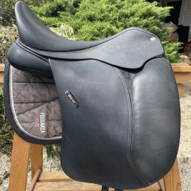 Selle dressage Wintec synthétique 17 pouces