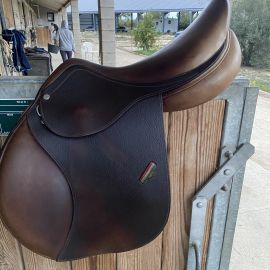 Selle mixte Equestro 17 pouces (2019)