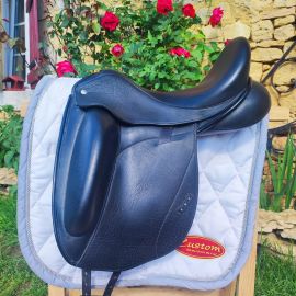 Selle de dressage Custom Icon Flight 17 pouces (2020)