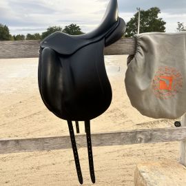 Selle dressage Childeric DHE 17 pouces (2016)