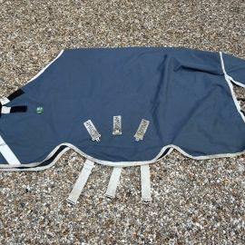 Couverture Amigo Turnout Eco Bravo 12 Plus 0g bleu 125 cm