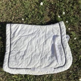 Tapis blanc equithème