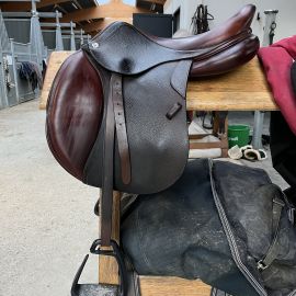 Selle obstacle CWD 17 pouces (2020)