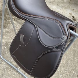 Selle mixte Norton Club Rexine 15,5 pouces (2024)