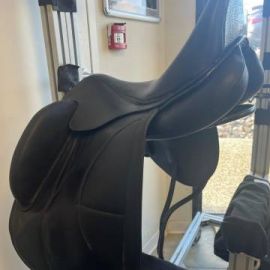 Selle dressage Arion 17.5 pouces (2024)
