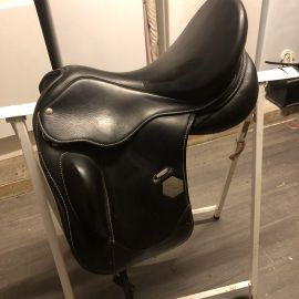 Selle dressage Time Rider Marie France 18 pouces (2020)