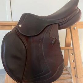 Selle obstacle CWD SE03 17.5 pouces (2025)