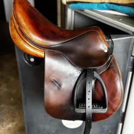 Selle mixte Childeric 17 pouces