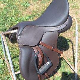 Selle mixte Wintec 500 Cair Hart 17,5 pouces (2025)