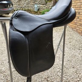Selle dressage Stübben Genesis 17,5 pouces (2015)