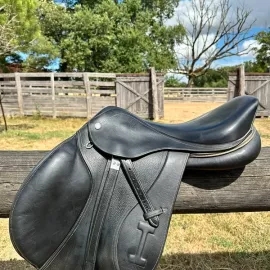 Selle obstacle Ikonic Jumping Elite 17 pouces (2019) Selle obstacle Ikonic Jumping Elite 17 pouces (2019)