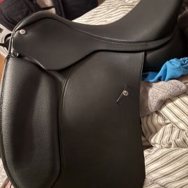 Selle dressage Wintec Hart 17 pouces