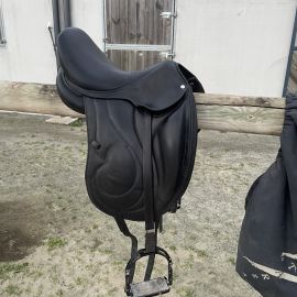 Selle dressage Antarès Cadence 16,5 pouces (2013)