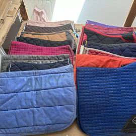 Lot de 16 tapis de selle