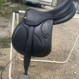Selle obstacle Devoucoux Biarritz O 17,5 pouces (2024)
