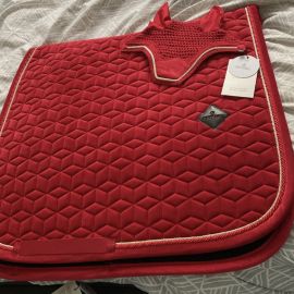 Tapis de selle Kentucky velvet rouge (cheval)