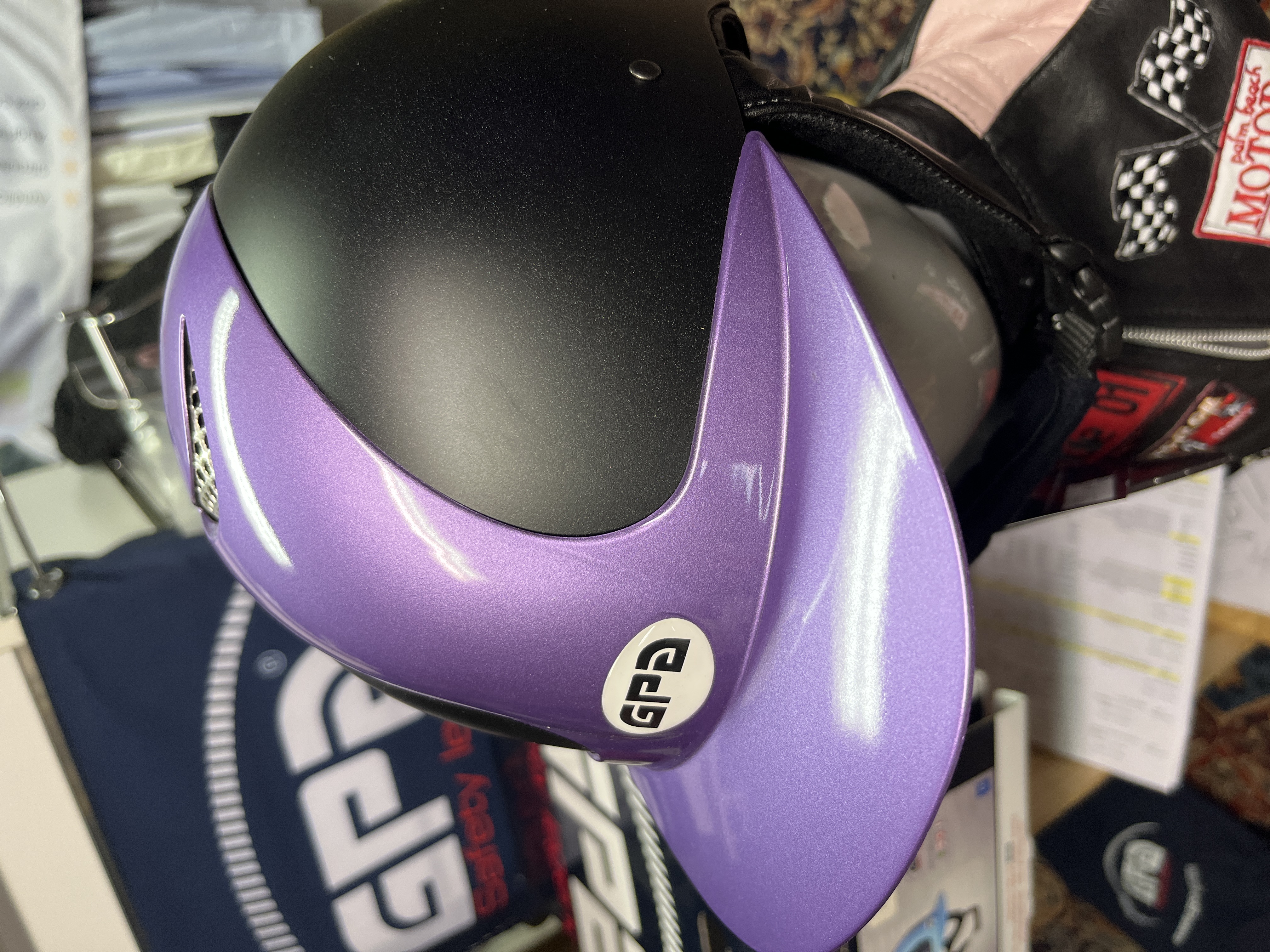 Casque GPA prune 53/54 neuf à vendre