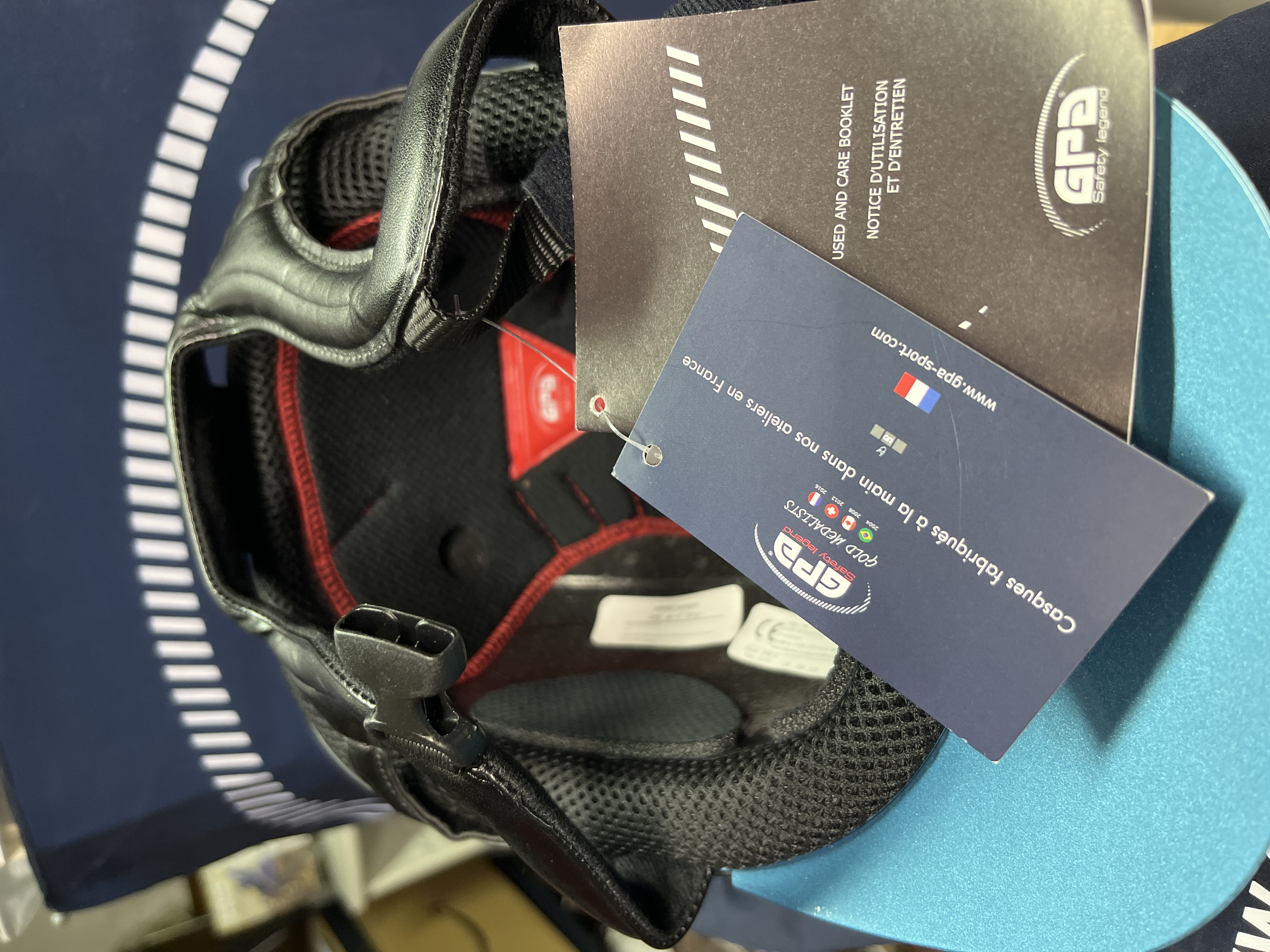 Casque GPA prune 53/54 neuf à vendre